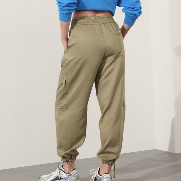 Athleta Celestial High-Rise Utility Cargo Pant - EUC - Picture 5 of 11